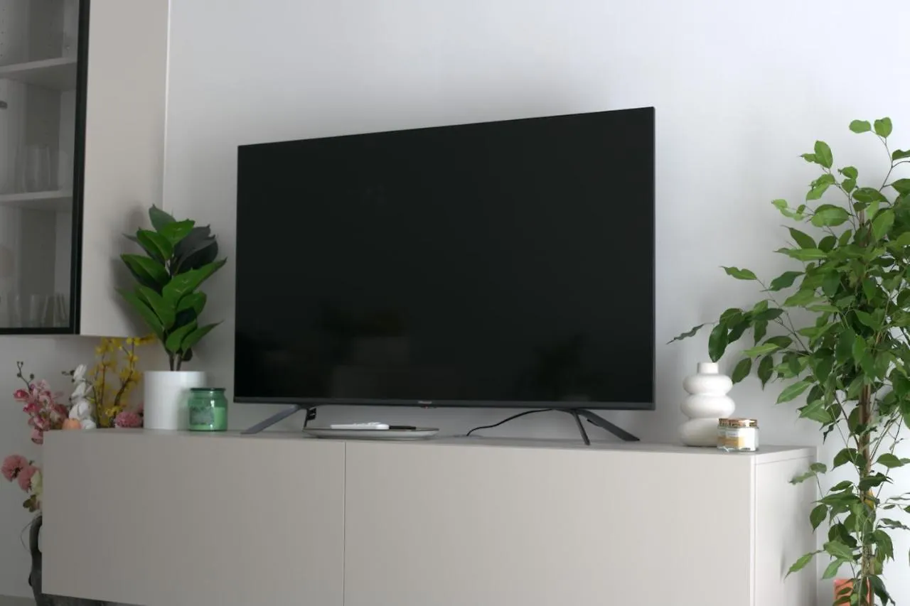 Mint Apartment Split