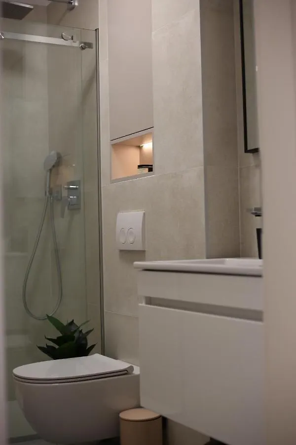 Mint Apartment Split 0*,