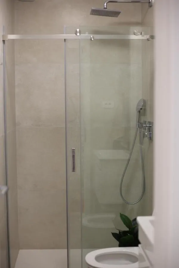 Mint Apartment Split