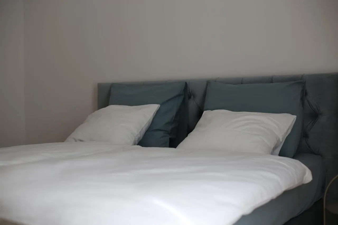 Mint Apartment Split 0*,
