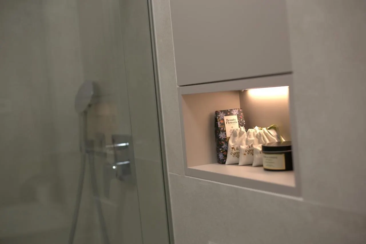 Mint Apartment Split