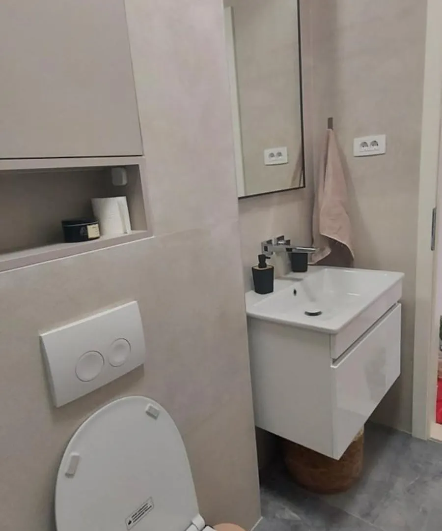 Mint Apartment Split