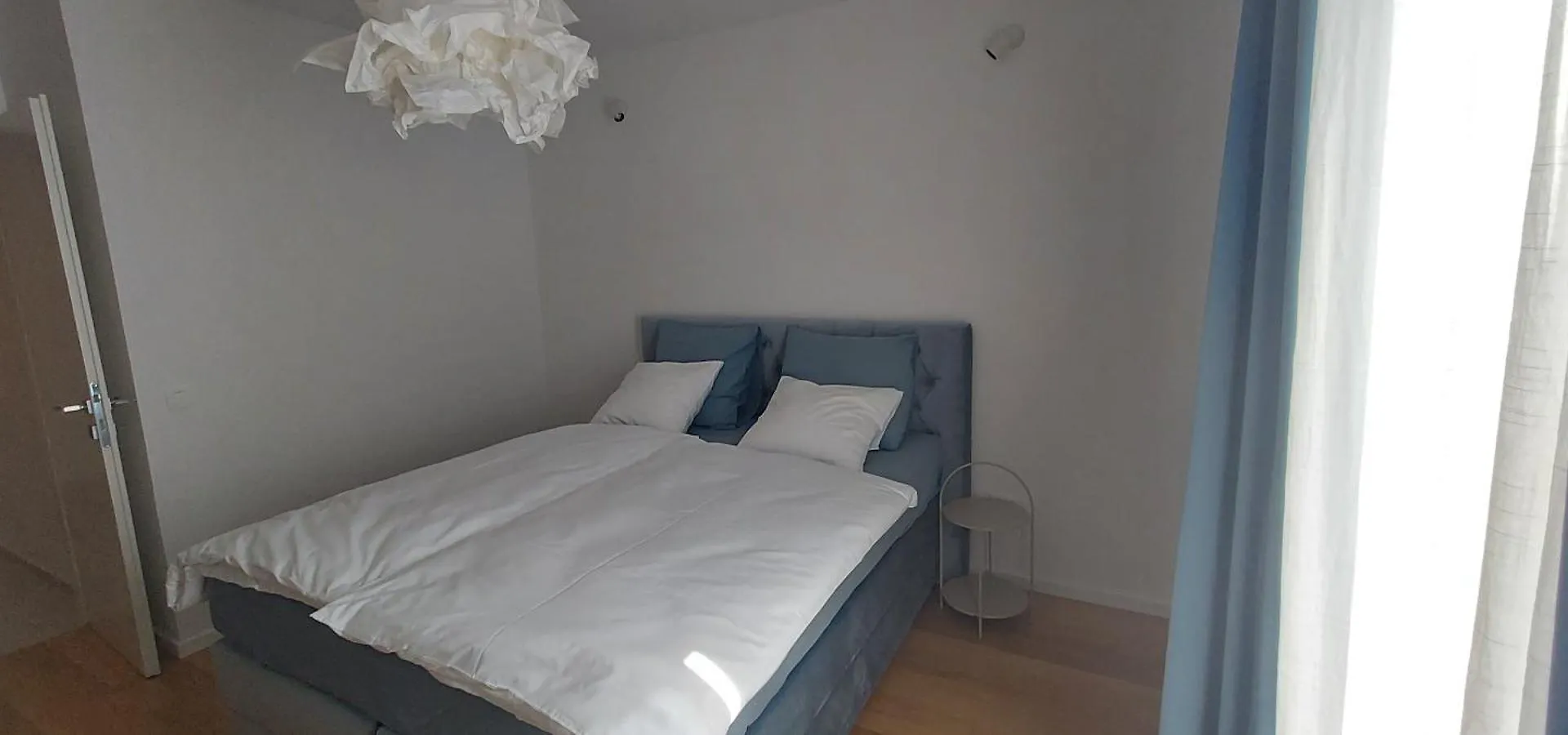 Mint Apartment Split