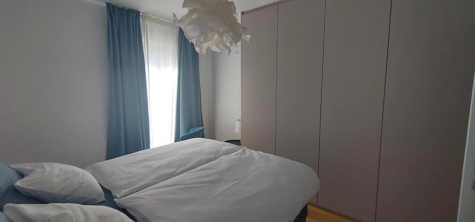 Mint Apartment Split