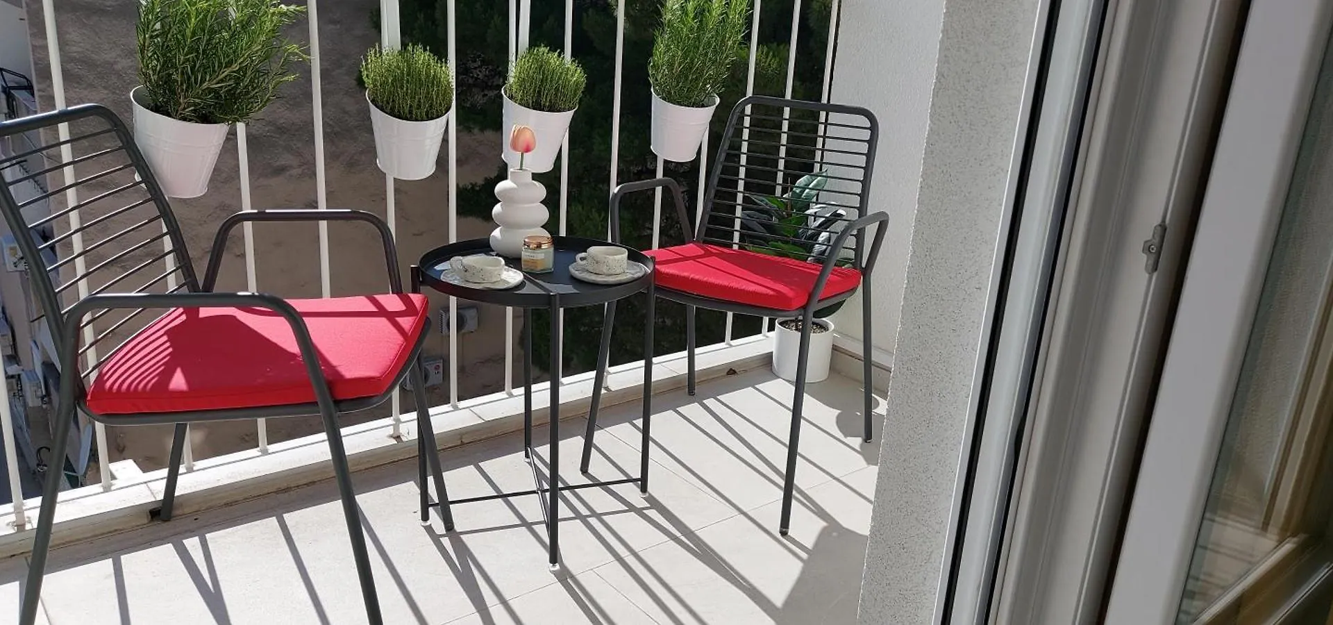 Mint Apartment Split