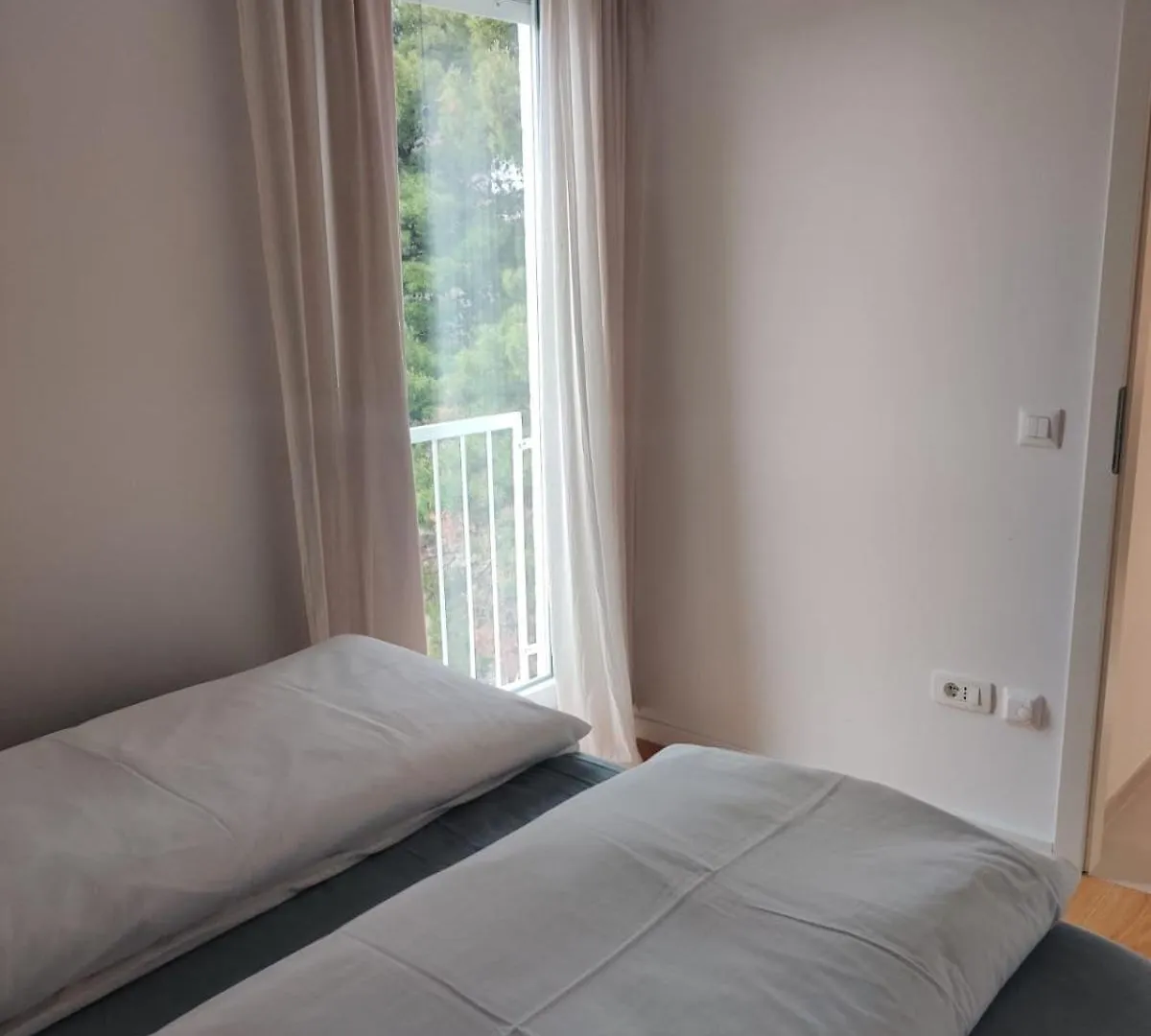 Mint Apartment Split