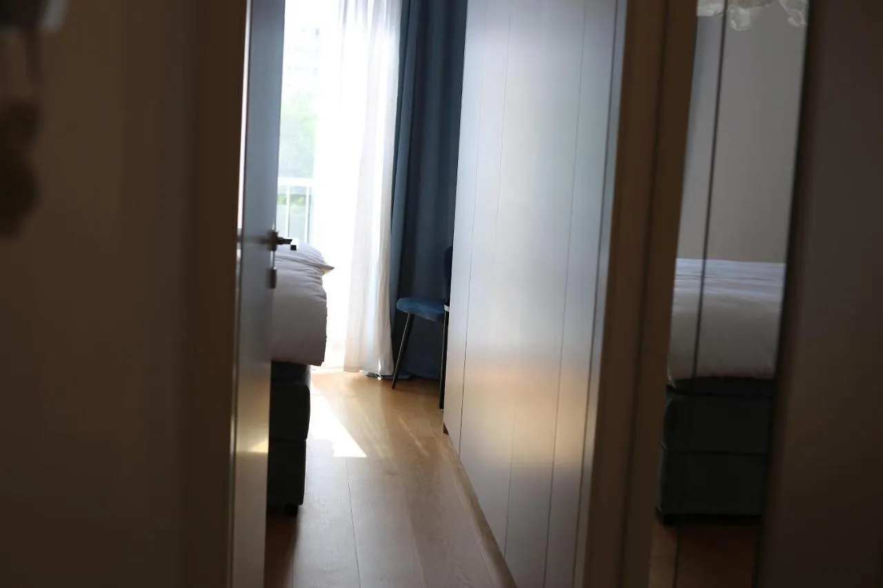 Mint Apartment Split